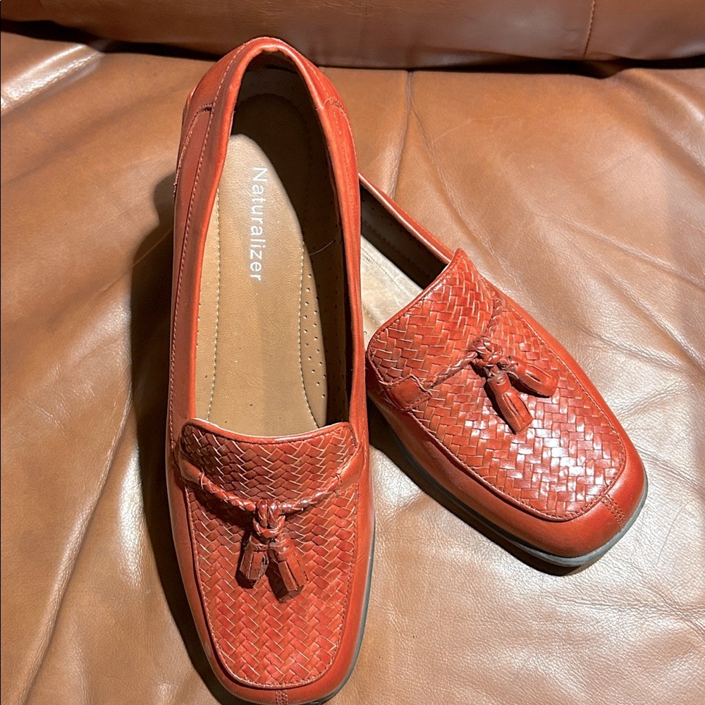 Naturalizer Red Woven Leather Loafers with Tassel Detail – Size 8.5 - Picture 2 of 4